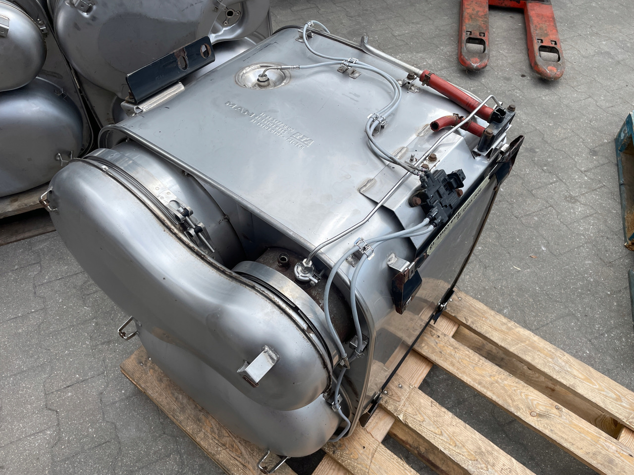 KATALIZATOR MAN TGX TGS EURO 6 DPF TŁUMIK WYDECH 81151036115 - Izpušna cev za Tovornjak: slika 1 KATALIZATOR MAN TGX TGS EURO 6 DPF TŁUMIK WYDECH 81151036115 - Izpušna cev za Tovornjak: slika 1