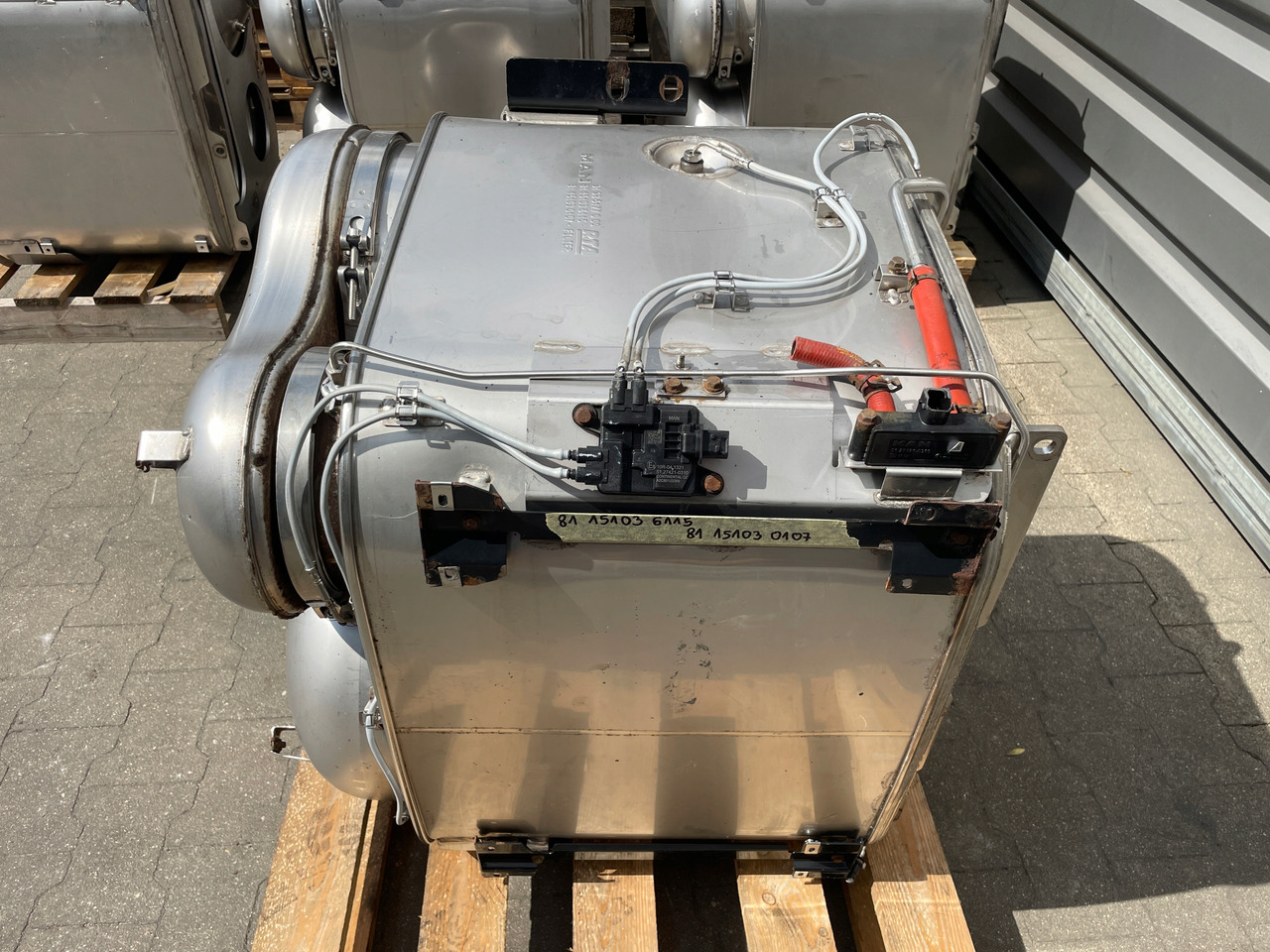 KATALIZATOR MAN TGX TGS EURO 6 DPF TŁUMIK WYDECH 81151036115 - Katalizator za Tovornjak: slika 2 KATALIZATOR MAN TGX TGS EURO 6 DPF TŁUMIK WYDECH 81151036115 - Katalizator za Tovornjak: slika 2