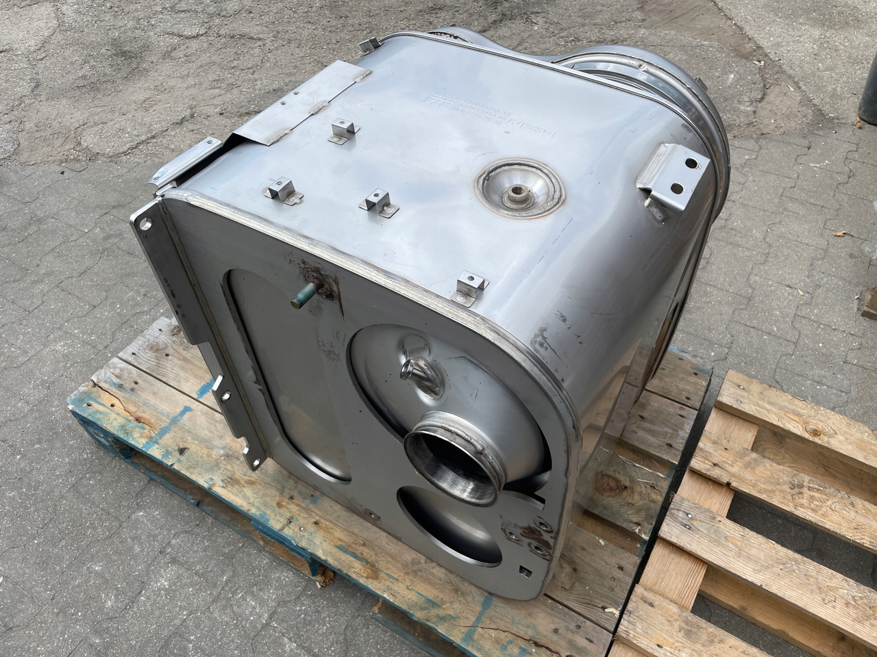 KATALIZATOR MAN TGX TGS EURO 6 DPF TŁUMIK WYDECH 81151036115 - Katalizator za Tovornjak: slika 4 KATALIZATOR MAN TGX TGS EURO 6 DPF TŁUMIK WYDECH 81151036115 - Katalizator za Tovornjak: slika 4