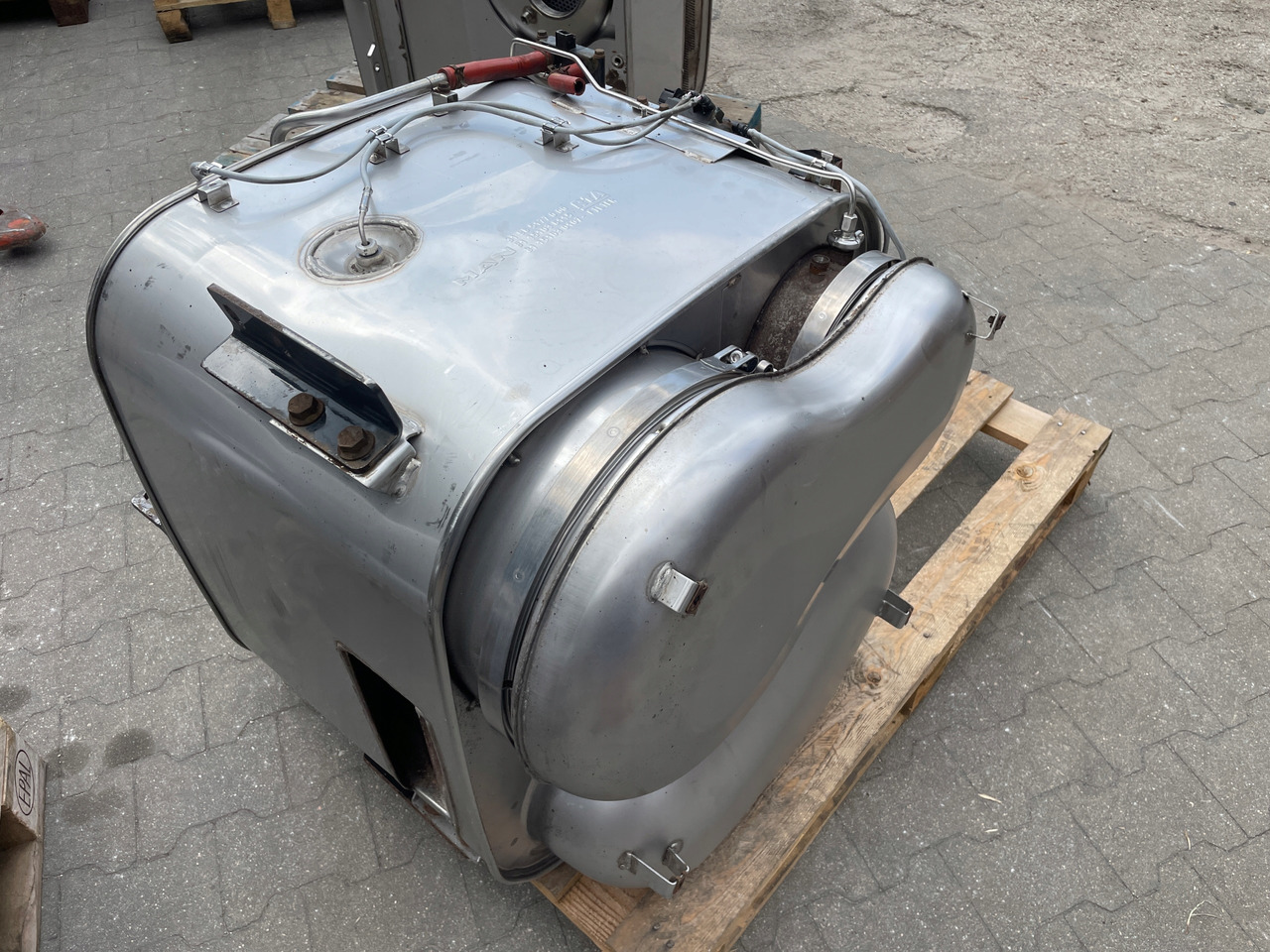 KATALIZATOR MAN TGX TGS EURO 6 DPF TŁUMIK WYDECH 81151036115 - Izpušna cev za Tovornjak: slika 3 KATALIZATOR MAN TGX TGS EURO 6 DPF TŁUMIK WYDECH 81151036115 - Izpušna cev za Tovornjak: slika 3