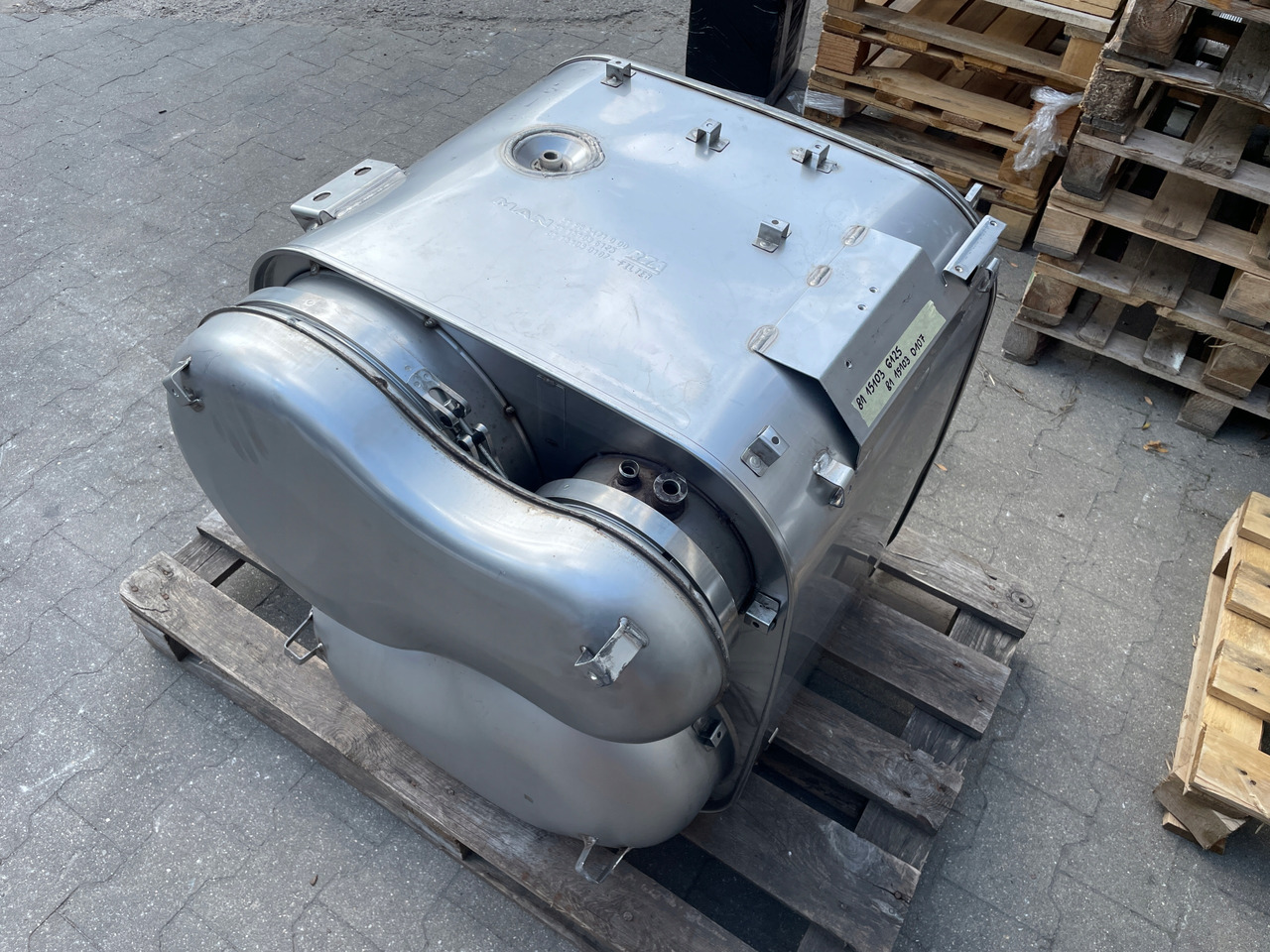 KATALIZATOR MAN TGX TGS EURO 6 DPF TŁUMIK WYDECH 81151036125 - Katalizator: slika 3 KATALIZATOR MAN TGX TGS EURO 6 DPF TŁUMIK WYDECH 81151036125 - Katalizator: slika 3