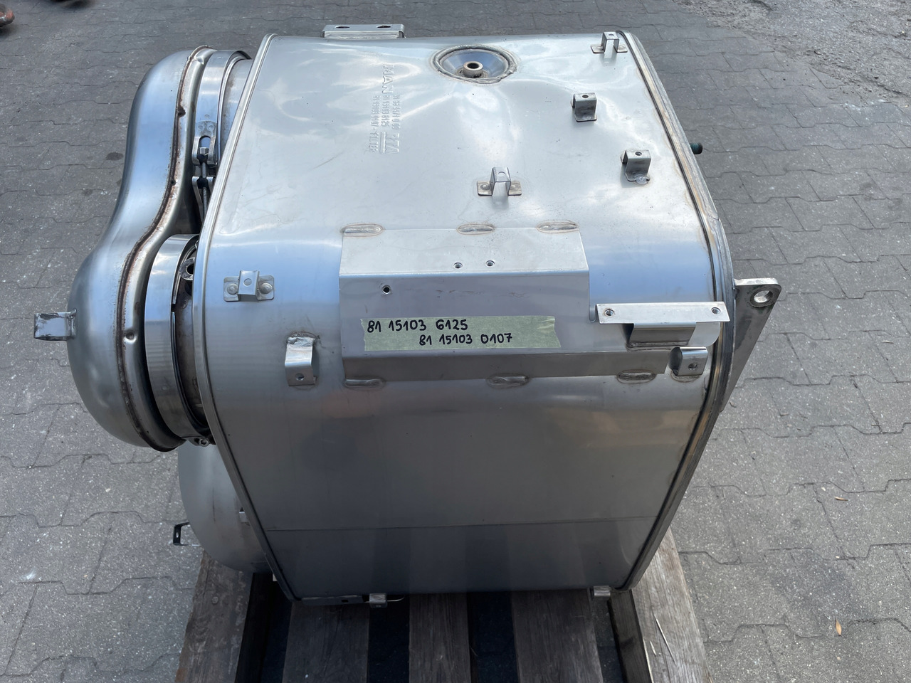 KATALIZATOR MAN TGX TGS EURO 6 DPF TŁUMIK WYDECH 81151036125 - Katalizator: slika 2 KATALIZATOR MAN TGX TGS EURO 6 DPF TŁUMIK WYDECH 81151036125 - Katalizator: slika 2