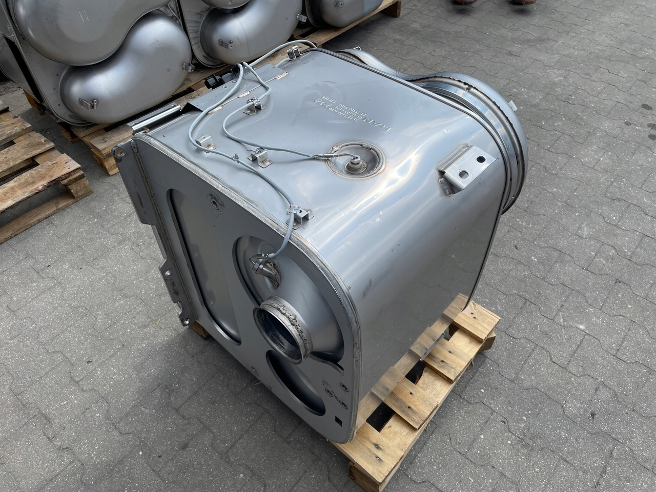 KATALIZATOR MAN TGX TGS EURO 6 DPF TŁUMIK WYDECH 81151036128 - Katalizator za Tovornjak: slika 4 KATALIZATOR MAN TGX TGS EURO 6 DPF TŁUMIK WYDECH 81151036128 - Katalizator za Tovornjak: slika 4