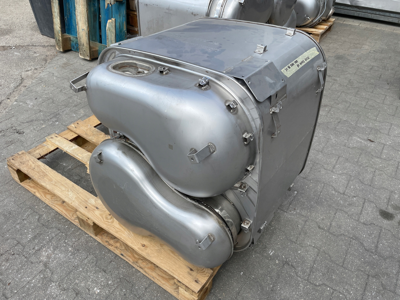 KATALIZATOR MAN TGX TGS EURO 6 DPF TŁUMIK WYDECH 81151036132 - Izpušna cev za Tovornjak: slika 1 KATALIZATOR MAN TGX TGS EURO 6 DPF TŁUMIK WYDECH 81151036132 - Izpušna cev za Tovornjak: slika 1