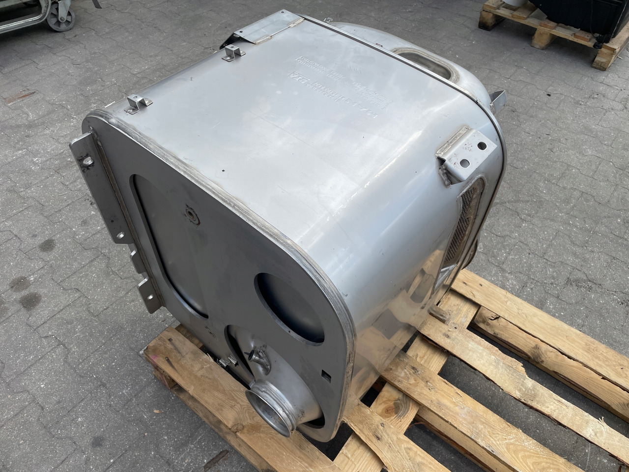 KATALIZATOR MAN TGX TGS EURO 6 DPF TŁUMIK WYDECH 81151036132 - Izpušna cev za Tovornjak: slika 4 KATALIZATOR MAN TGX TGS EURO 6 DPF TŁUMIK WYDECH 81151036132 - Izpušna cev za Tovornjak: slika 4