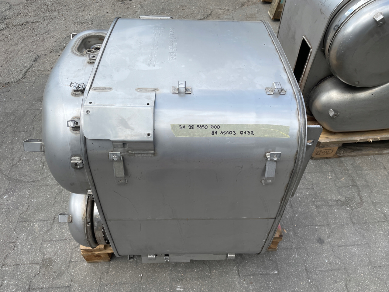 KATALIZATOR MAN TGX TGS EURO 6 DPF TŁUMIK WYDECH 81151036132 - Izpušna cev za Tovornjak: slika 2 KATALIZATOR MAN TGX TGS EURO 6 DPF TŁUMIK WYDECH 81151036132 - Izpušna cev za Tovornjak: slika 2