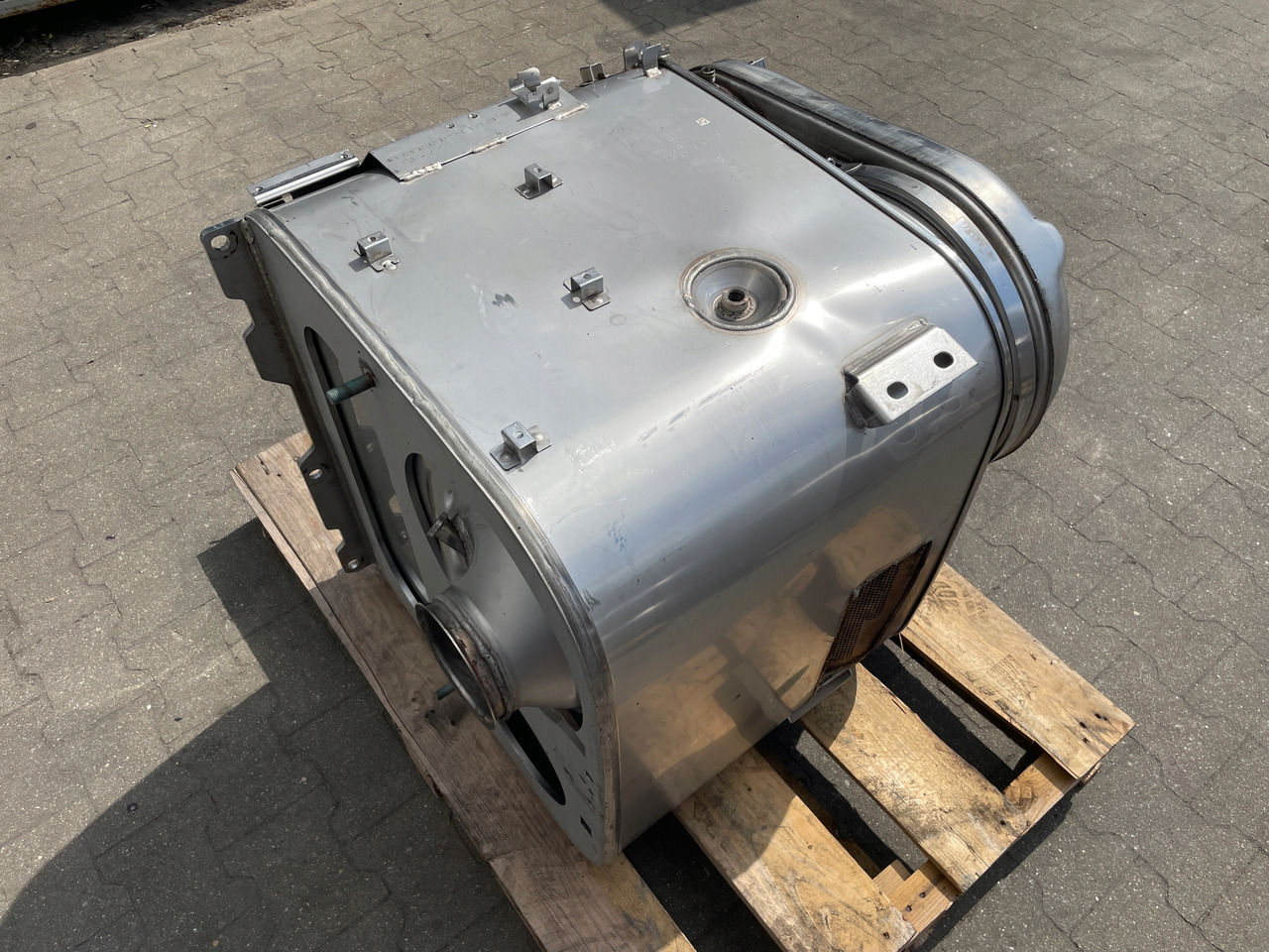 KATALIZATOR MAN TGX TGS EURO 6 DPF TŁUMIK WYDECH 81151036182 - Katalizator za Tovornjak: slika 4 KATALIZATOR MAN TGX TGS EURO 6 DPF TŁUMIK WYDECH 81151036182 - Katalizator za Tovornjak: slika 4