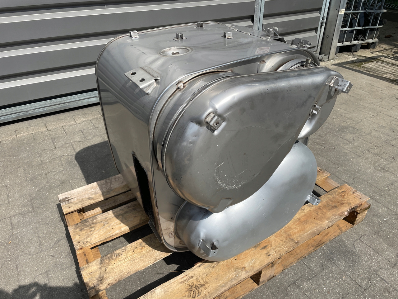 KATALIZATOR MAN TGX TGS EURO 6 DPF TŁUMIK WYDECH 81151036182 - Katalizator za Tovornjak: slika 3 KATALIZATOR MAN TGX TGS EURO 6 DPF TŁUMIK WYDECH 81151036182 - Katalizator za Tovornjak: slika 3