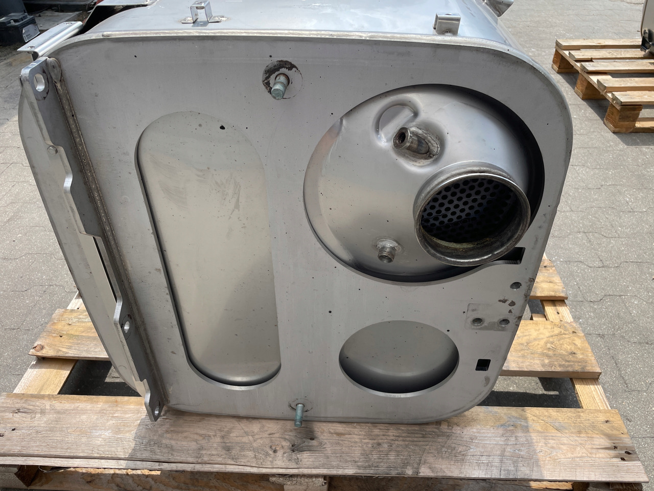 KATALIZATOR MAN TGX TGS EURO 6 DPF TŁUMIK WYDECH 81151036182 - Katalizator za Tovornjak: slika 5 KATALIZATOR MAN TGX TGS EURO 6 DPF TŁUMIK WYDECH 81151036182 - Katalizator za Tovornjak: slika 5