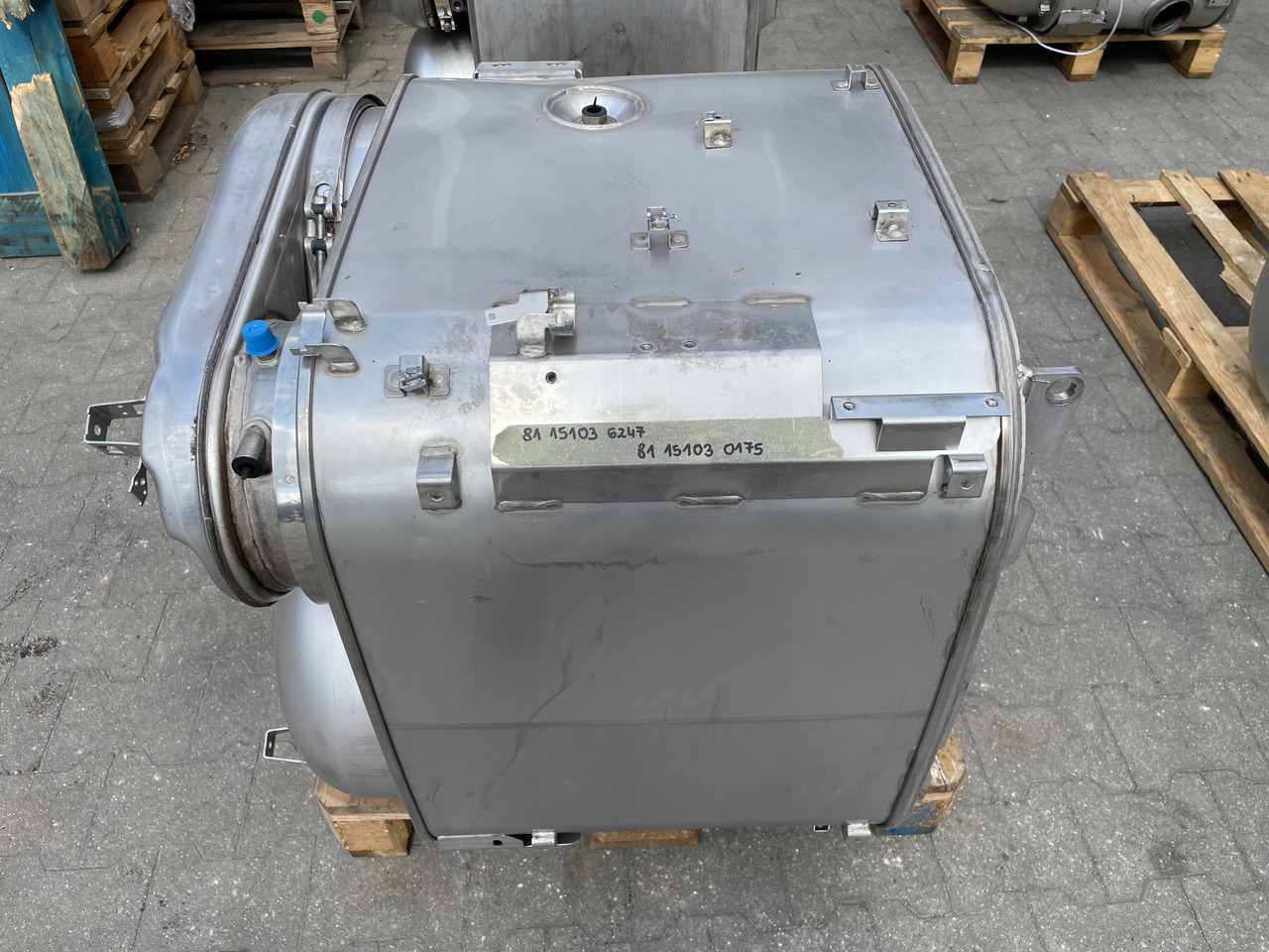 KATALIZATOR MAN TGX TGS EURO 6 DPF TŁUMIK WYDECH 81151036247 - Katalizator: slika 1 KATALIZATOR MAN TGX TGS EURO 6 DPF TŁUMIK WYDECH 81151036247 - Katalizator: slika 1