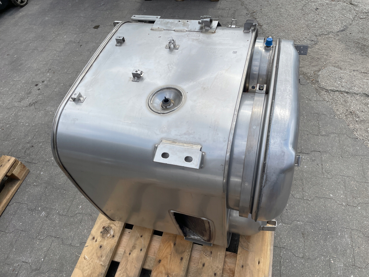 KATALIZATOR MAN TGX TGS EURO 6 DPF TŁUMIK WYDECH 81151036247 - Katalizator: slika 3 KATALIZATOR MAN TGX TGS EURO 6 DPF TŁUMIK WYDECH 81151036247 - Katalizator: slika 3