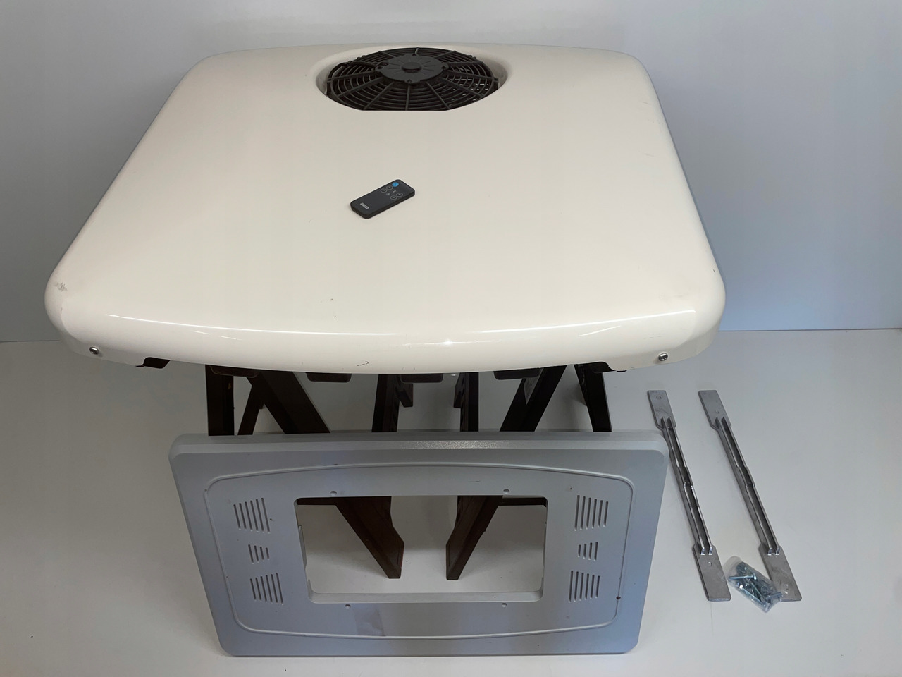 KLIMATYZACJA POSTOJOWA PILOT SLIMCOOL FACTORY PREP DAF SCANIA MC1507523 - Kompresor klime za Tovornjak: slika 1 KLIMATYZACJA POSTOJOWA PILOT SLIMCOOL FACTORY PREP DAF SCANIA MC1507523 - Kompresor klime za Tovornjak: slika 1