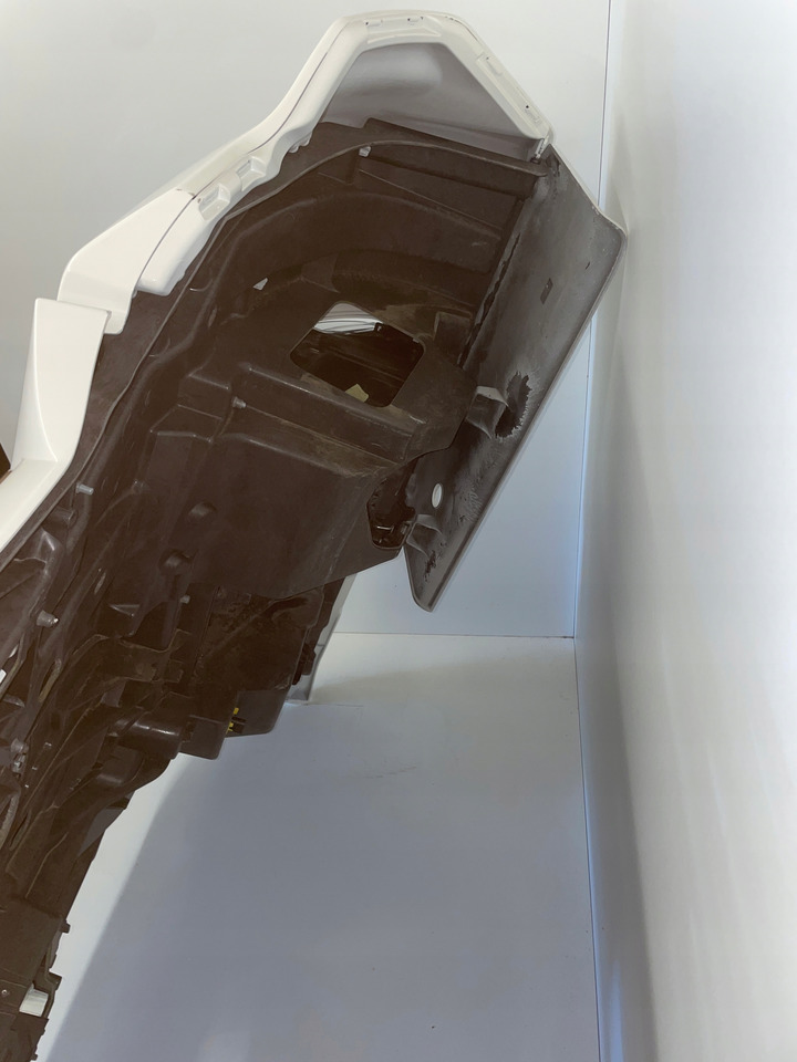 KOMPLETNY ZDERZAK MAN TG3 TGX3 TGX 3 ORYGINALNY KOLOR RAL 9010 - Odbijač za Tovornjak: slika 4 KOMPLETNY ZDERZAK MAN TG3 TGX3 TGX 3 ORYGINALNY KOLOR RAL 9010 - Odbijač za Tovornjak: slika 4