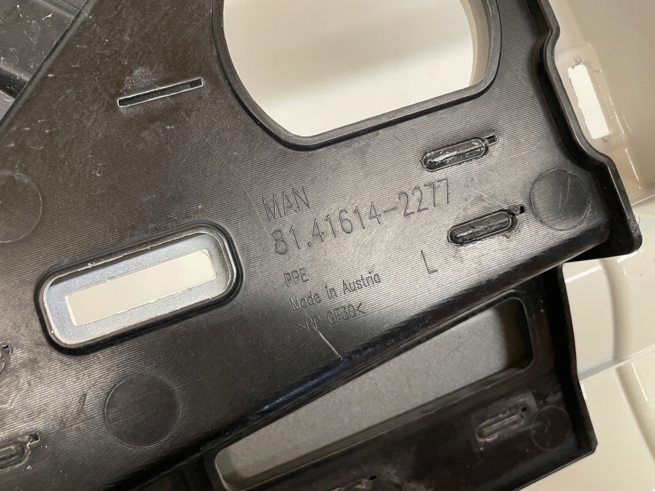 PRAWA OSŁONA NA HALOGEN ZDERZAK MAN TG3 TGX 3 81416142276 - Odbijač za Tovornjak: slika 5 PRAWA OSŁONA NA HALOGEN ZDERZAK MAN TG3 TGX 3 81416142276 - Odbijač za Tovornjak: slika 5