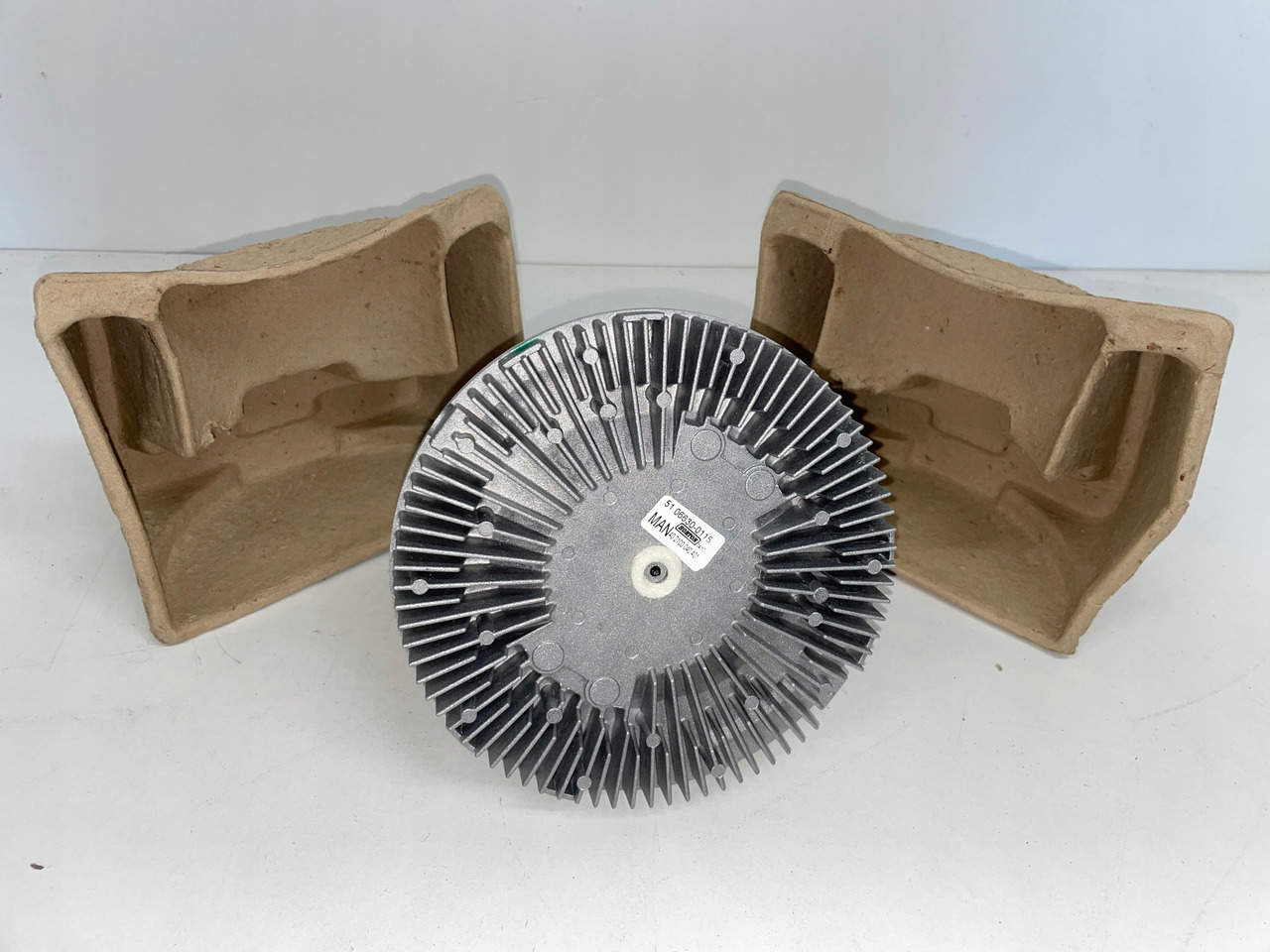 WISKOZA SPRZĘGŁO WISKOTYCZNE MAN TGA D28 - Ventilator: slika 1 WISKOZA SPRZĘGŁO WISKOTYCZNE MAN TGA D28 - Ventilator: slika 1