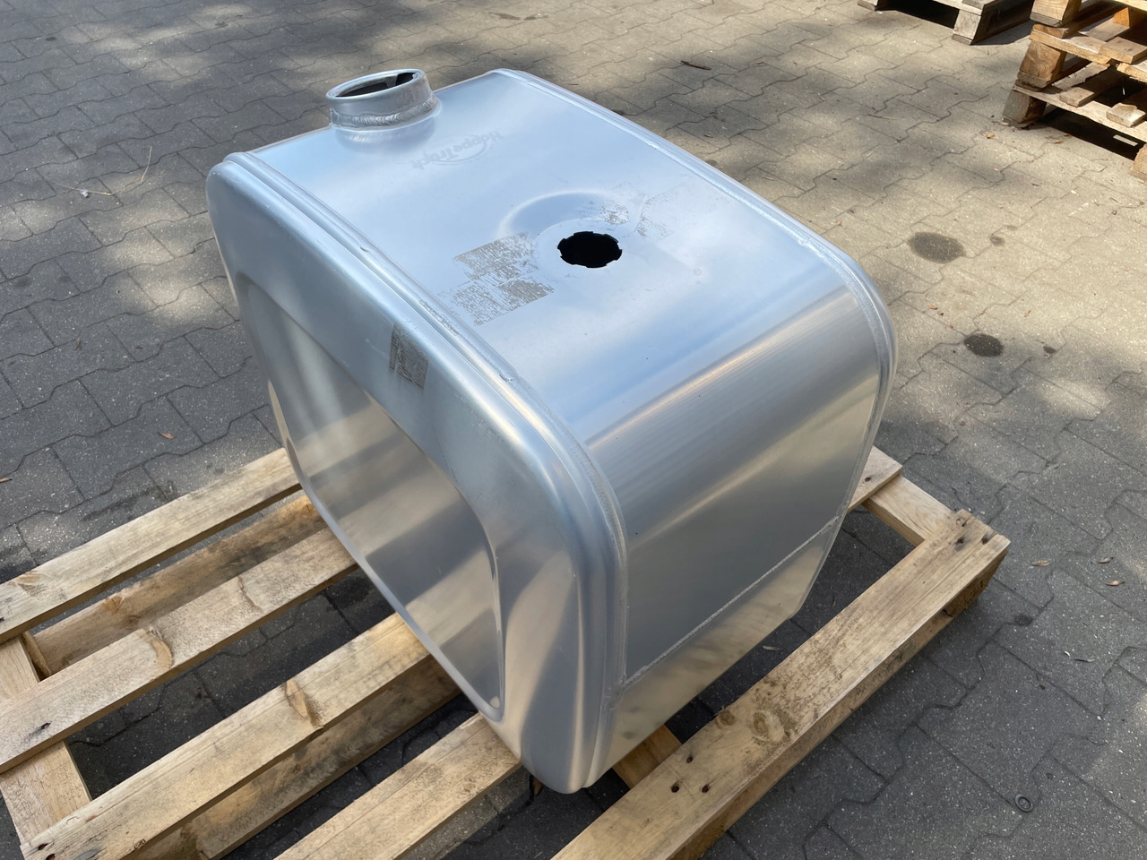 ZBIORNIK PALIWA MAN SCANIA DAF VOLVO IVECO MERCEDES - Rezervoar za gorivo za Tovornjak: slika 5 ZBIORNIK PALIWA MAN SCANIA DAF VOLVO IVECO MERCEDES - Rezervoar za gorivo za Tovornjak: slika 5