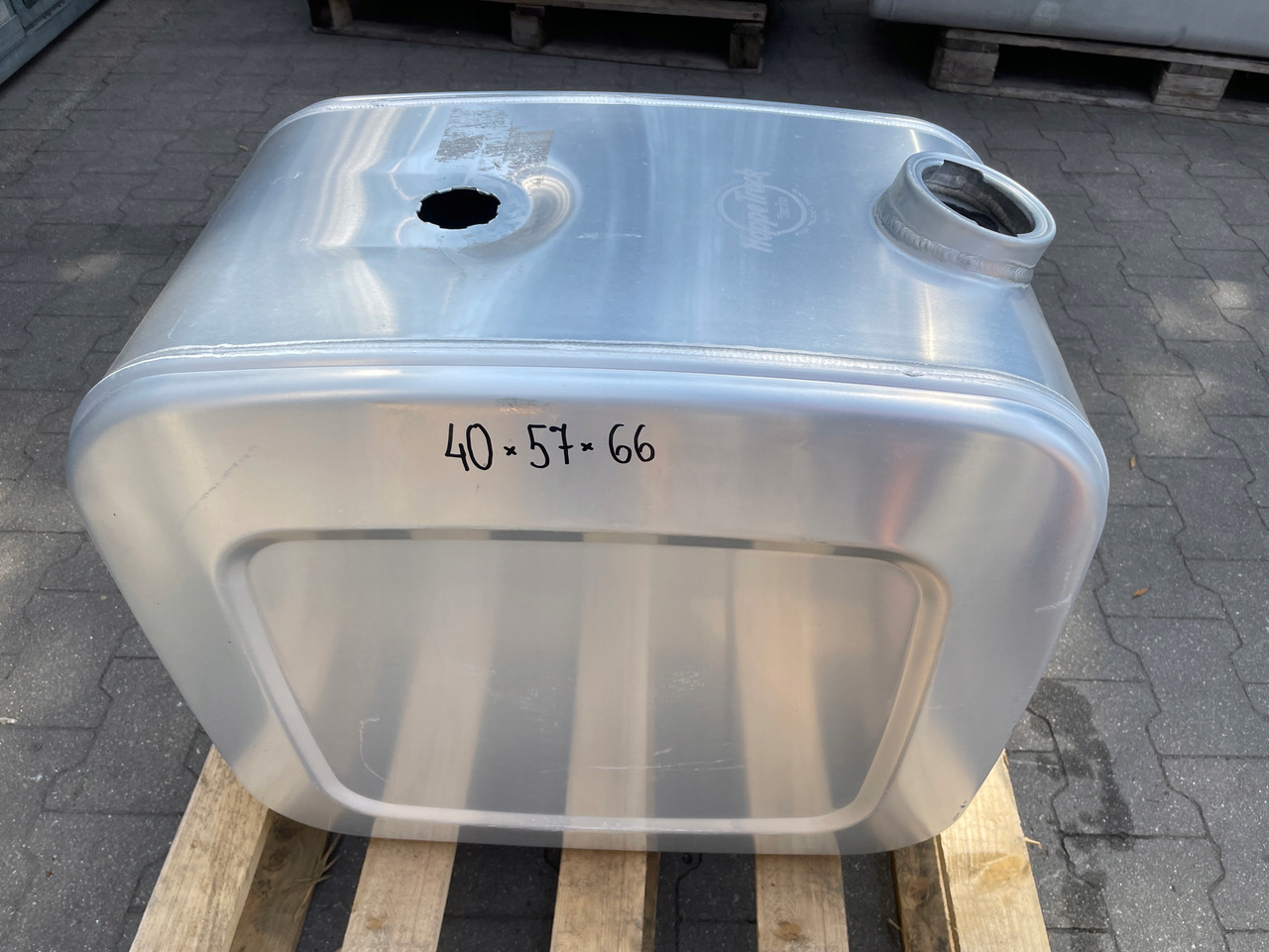 ZBIORNIK PALIWA MAN SCANIA DAF VOLVO IVECO MERCEDES - Rezervoar za gorivo za Tovornjak: slika 3 ZBIORNIK PALIWA MAN SCANIA DAF VOLVO IVECO MERCEDES - Rezervoar za gorivo za Tovornjak: slika 3