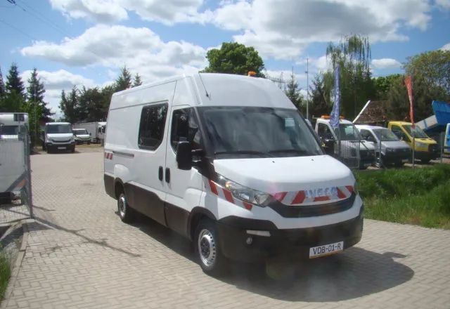 Iveco DAILY 35 S 16 REJESTRACJA NA 6-OSÓB SUPER NA KAMPERA - Furgon: slika 4 Iveco DAILY 35 S 16 REJESTRACJA NA 6-OSÓB SUPER NA KAMPERA - Furgon: slika 4