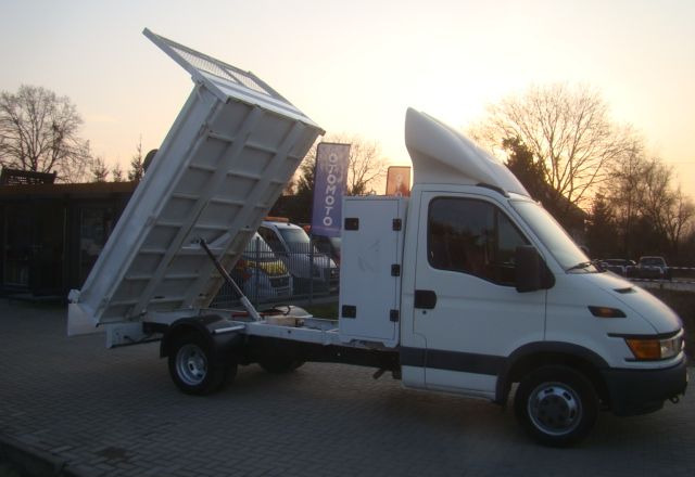 Iveco DAILY 40 C 12 - Dostavno vozilo prekucnik: slika 4 Iveco DAILY 40 C 12 - Dostavno vozilo prekucnik: slika 4