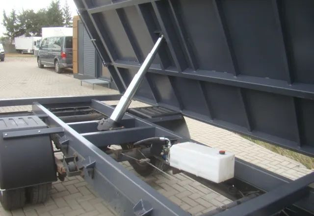 Iveco DAILY 50 C 17 3.0TDI 3-STONNA WYWROYKA - Dostavno vozilo prekucnik: slika 4 Iveco DAILY 50 C 17 3.0TDI 3-STONNA WYWROYKA - Dostavno vozilo prekucnik: slika 4