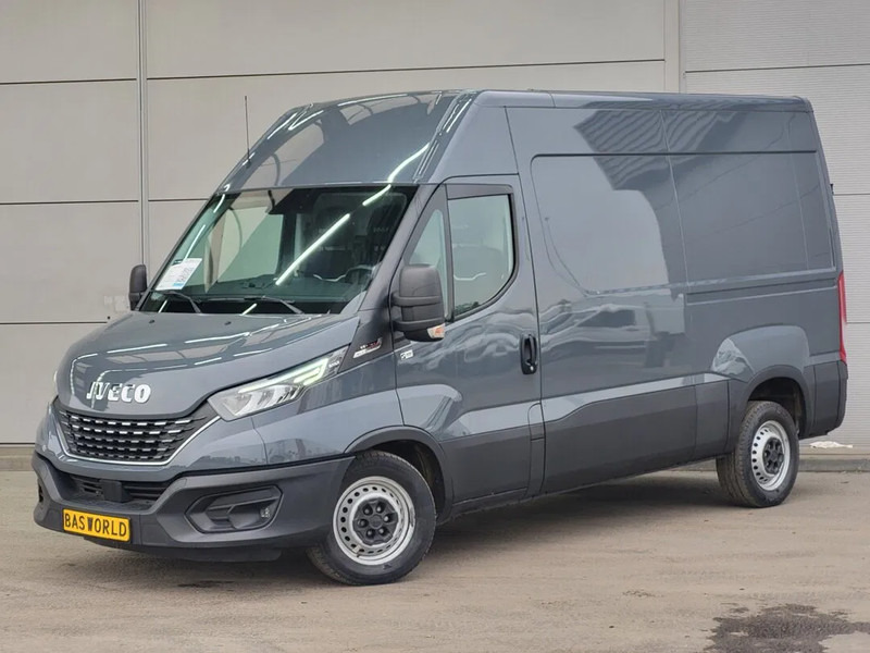 Furgon, Dostavno vozilo z dvojno kabino Iveco Daily 35S18: slika 1
