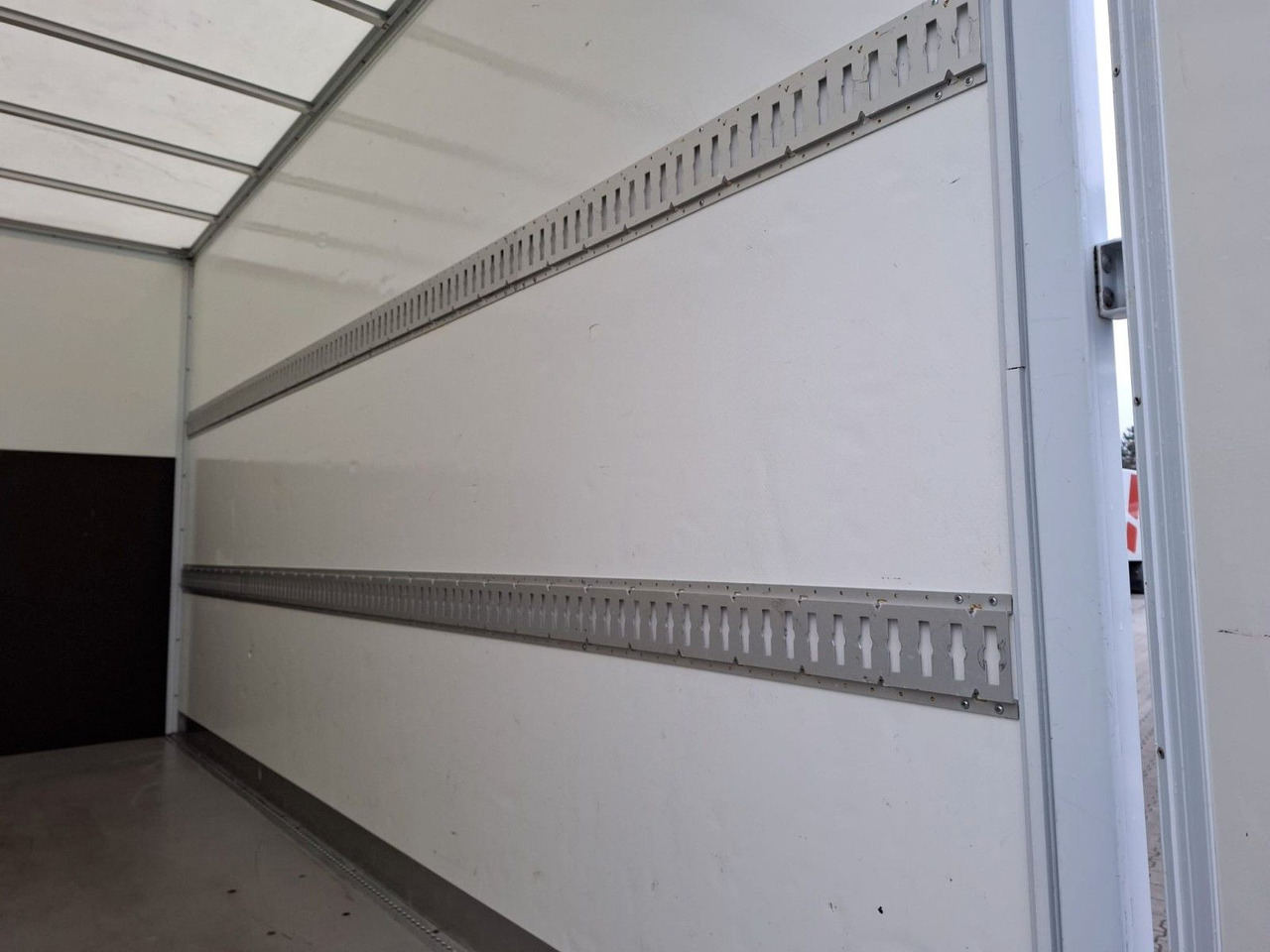 Iveco 35-160P/A8, Klima, HiMatik, LED, Luft, - Dostavno vozilo z zabojnikom: slika 5 Iveco 35-160P/A8, Klima, HiMatik, LED, Luft, - Dostavno vozilo z zabojnikom: slika 5