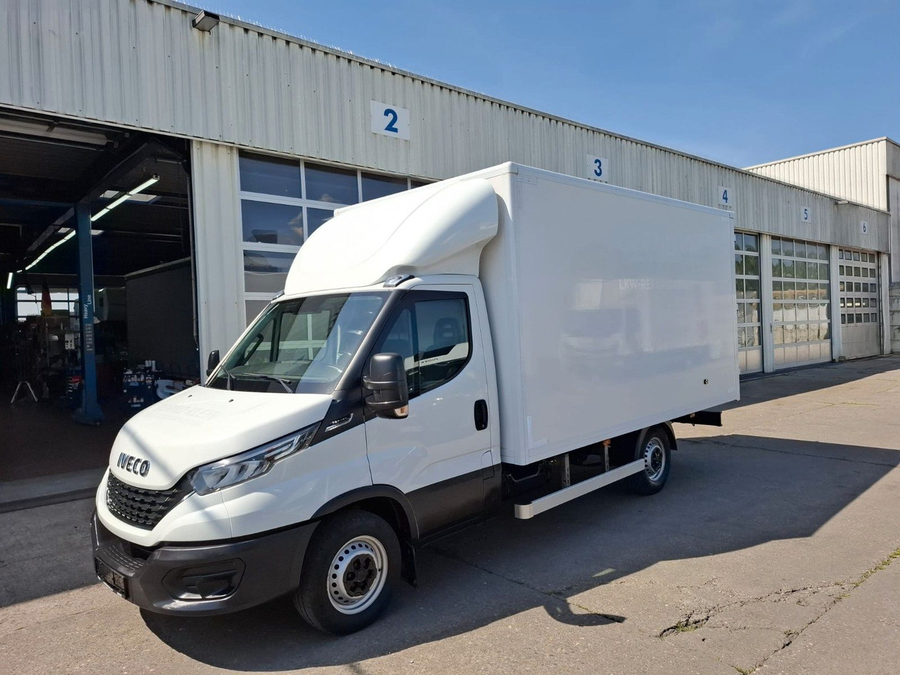 Iveco 35-160P/A8, Klima, HiMatik, LED, Luft, - Dostavno vozilo z zabojnikom: slika 1 Iveco 35-160P/A8, Klima, HiMatik, LED, Luft, - Dostavno vozilo z zabojnikom: slika 1
