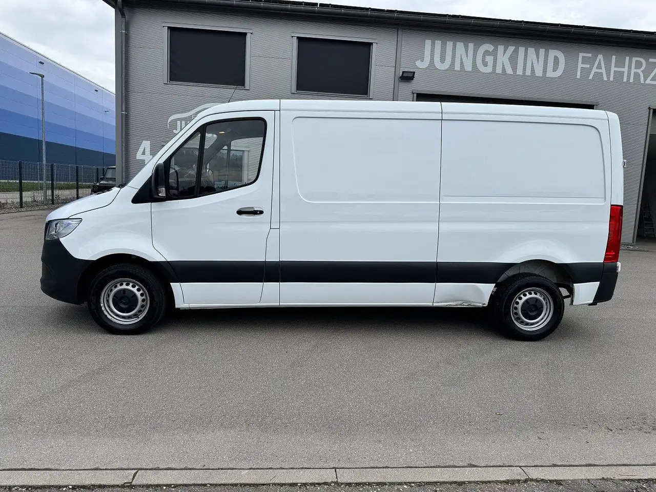 Mercedes-Benz Sprinter 215 CDI Flach Lang Klima FWD - Furgon: slika 3 Mercedes-Benz Sprinter 215 CDI Flach Lang Klima FWD - Furgon: slika 3