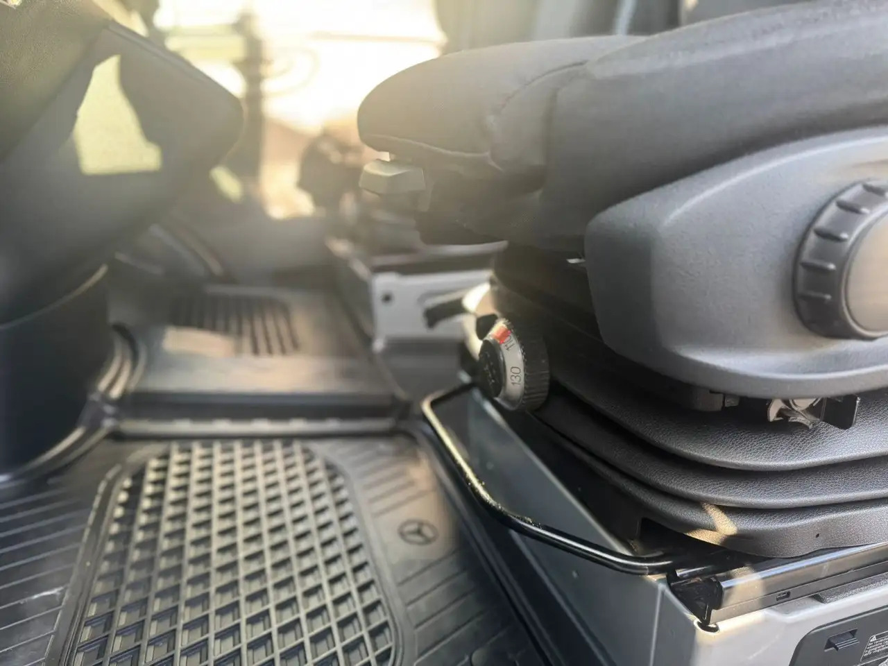 Mercedes-Benz Sprinter 317 CDI Lang Hoch Klima MBUX Silber LED - Furgon: slika 5 Mercedes-Benz Sprinter 317 CDI Lang Hoch Klima MBUX Silber LED - Furgon: slika 5