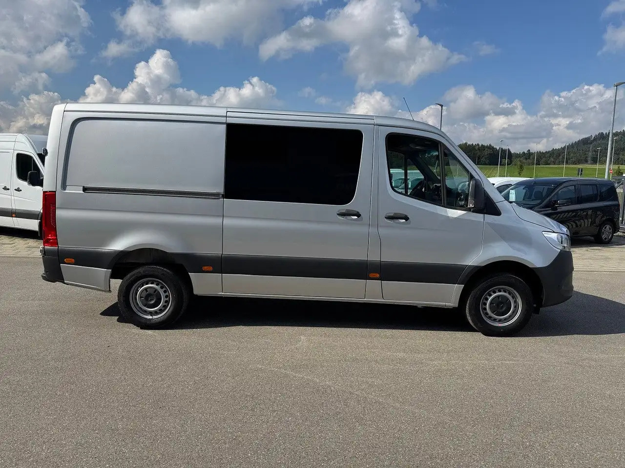 Mercedes-Benz Sprinter 317 CDI Lang Silber MBUX RWD Klima - Furgon: slika 4 Mercedes-Benz Sprinter 317 CDI Lang Silber MBUX RWD Klima - Furgon: slika 4