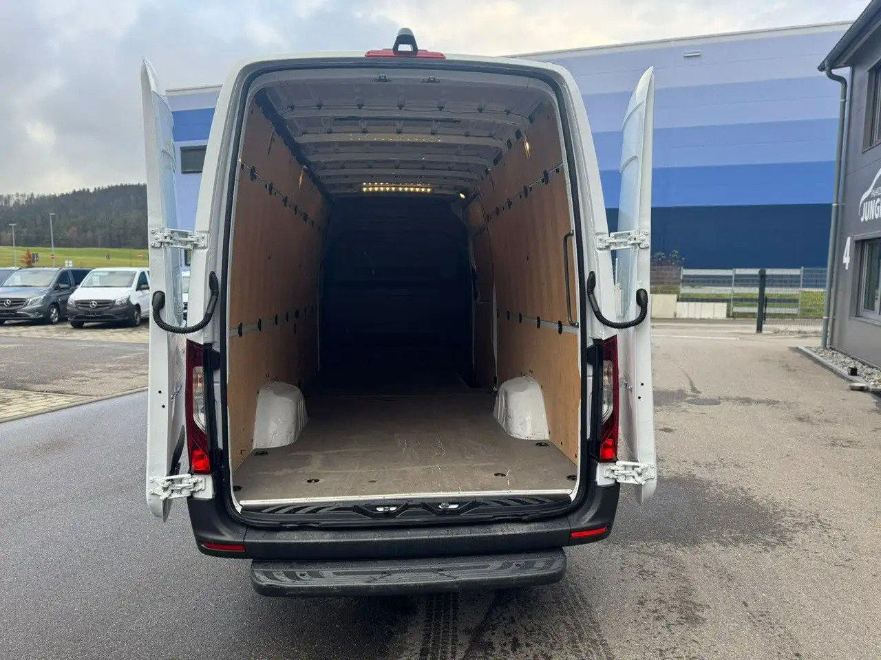 Furgon Mercedes-Benz Sprinter 317 CDI Maxi Lang LED MBUX Klima: slika 13 Furgon Mercedes-Benz Sprinter 317 CDI Maxi Lang LED MBUX Klima: slika 13