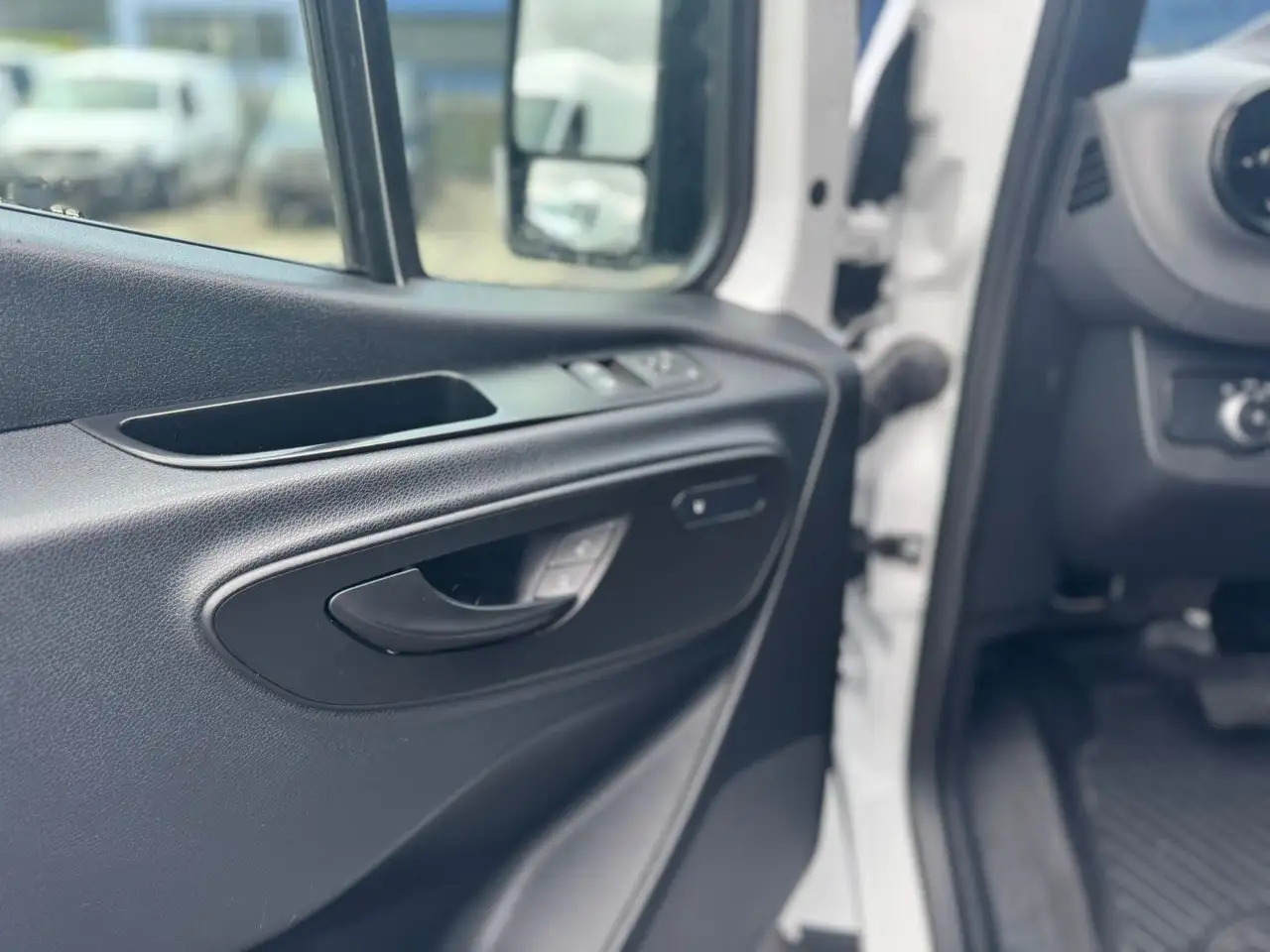 Mercedes-Benz Sprinter 317 CDI Maxi Lang LED MBUX Klima - Furgon: slika 3 Mercedes-Benz Sprinter 317 CDI Maxi Lang LED MBUX Klima - Furgon: slika 3