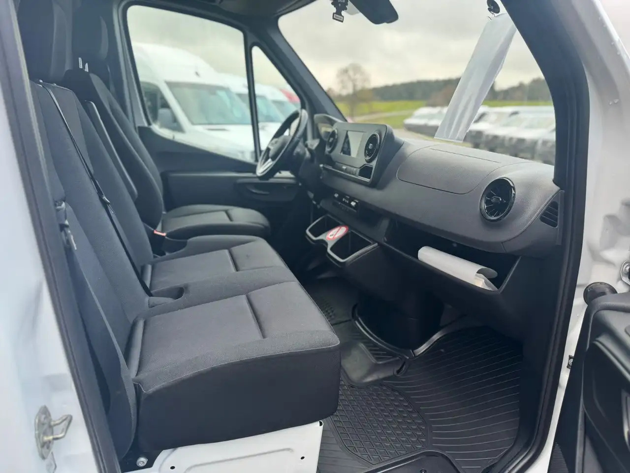 Furgon Mercedes-Benz Sprinter 317 CDI Maxi Lang LED MBUX Klima: slika 10 Furgon Mercedes-Benz Sprinter 317 CDI Maxi Lang LED MBUX Klima: slika 10