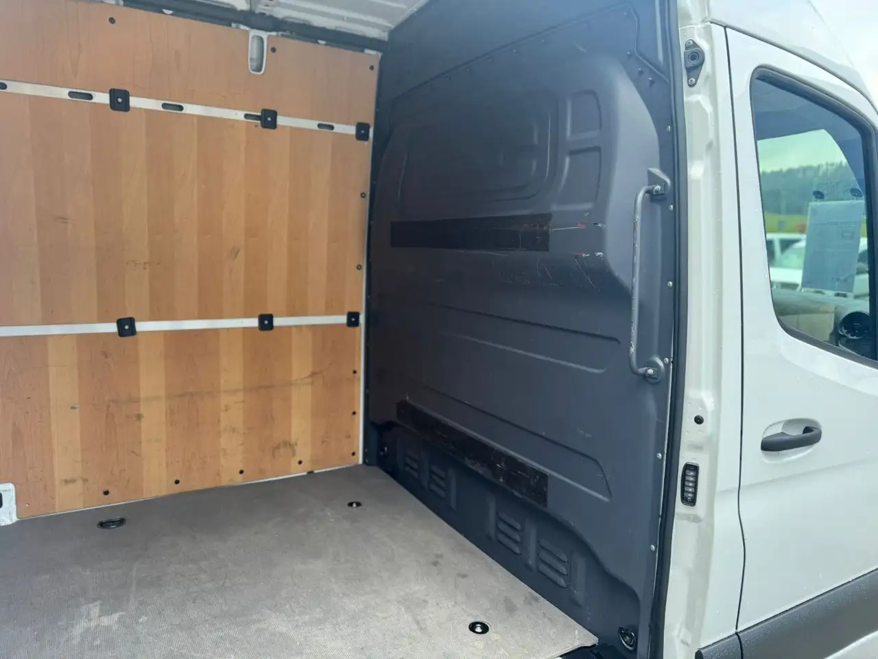 Furgon Mercedes-Benz Sprinter 317 CDI Maxi Lang LED MBUX Klima: slika 11 Furgon Mercedes-Benz Sprinter 317 CDI Maxi Lang LED MBUX Klima: slika 11