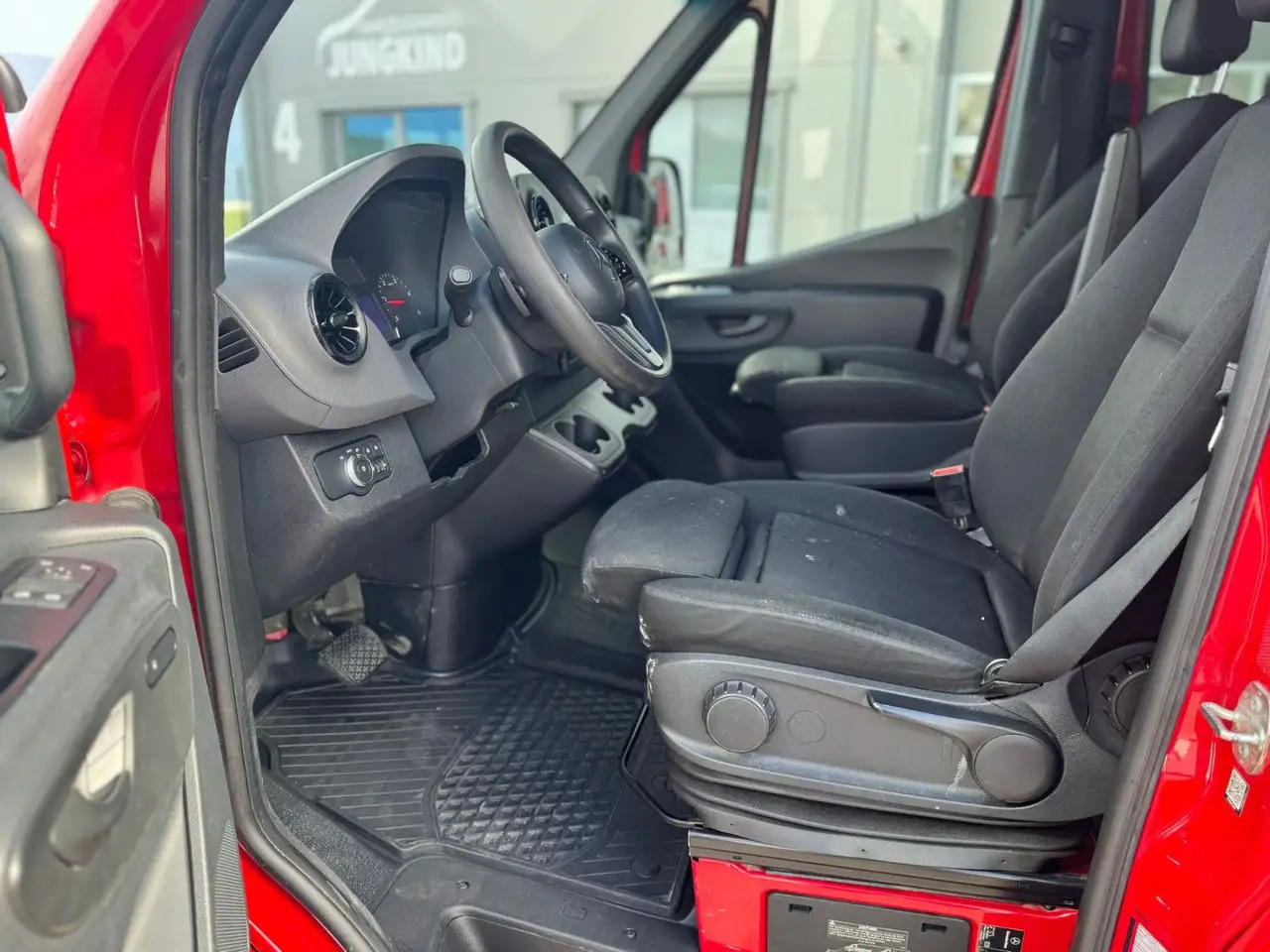 Mercedes-Benz Sprinter 317 CDI Maxi Lang Mixto AHK 3,5t MBUX - Furgon, Dostavno vozilo z dvojno kabino: slika 4 Mercedes-Benz Sprinter 317 CDI Maxi Lang Mixto AHK 3,5t MBUX - Furgon, Dostavno vozilo z dvojno kabino: slika 4