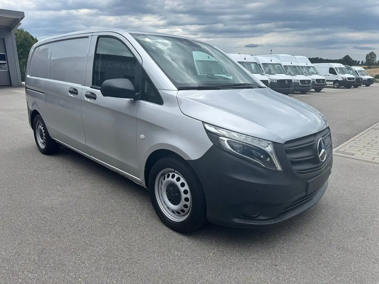 Mercedes-Benz Vito 114 CDI Kompakt Silber Klima Bott - Furgon: slika 2 Mercedes-Benz Vito 114 CDI Kompakt Silber Klima Bott - Furgon: slika 2