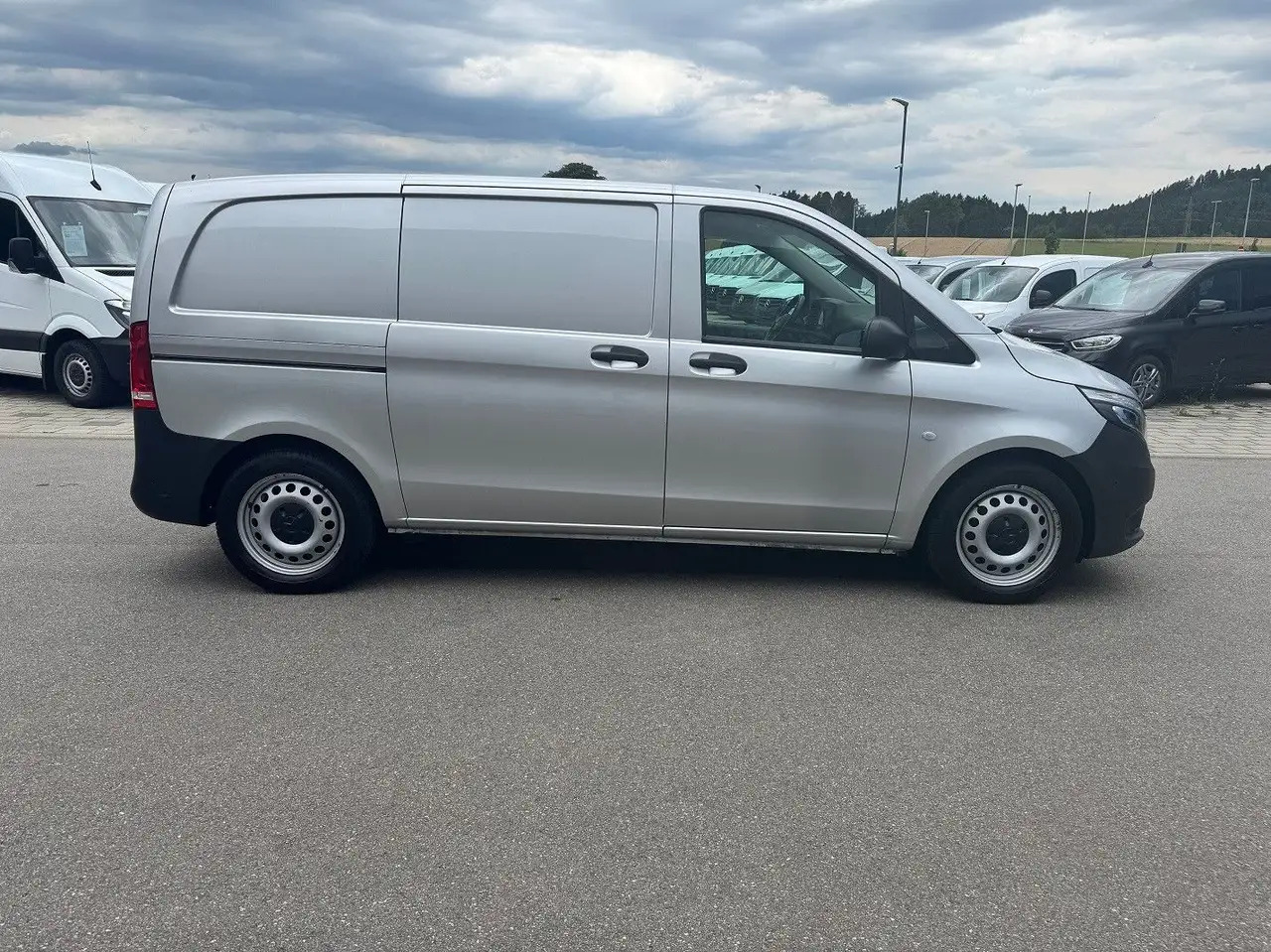 Mercedes-Benz Vito 114 CDI Kompakt Silber Klima Bott - Furgon: slika 4 Mercedes-Benz Vito 114 CDI Kompakt Silber Klima Bott - Furgon: slika 4