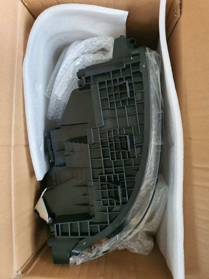 NOWY REFLEKTOR VOLVO FH4 PRAWY - Žarometi za Tovornjak: slika 3 NOWY REFLEKTOR VOLVO FH4 PRAWY - Žarometi za Tovornjak: slika 3