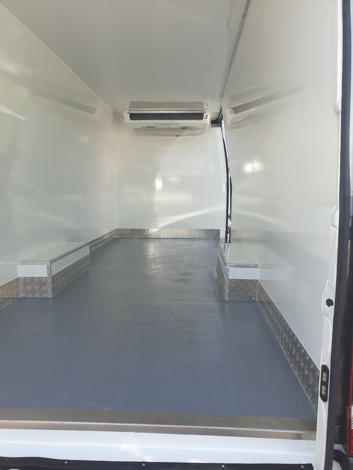 IVECO Daily 35S14 with Zanotti Z350 0°C Refrigeration (5 vehicles in stock) - Hladilno vozilo: slika 4 IVECO Daily 35S14 with Zanotti Z350 0°C Refrigeration (5 vehicles in stock) - Hladilno vozilo: slika 4