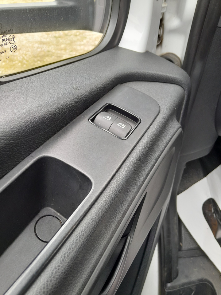 MERCEDES-BENZ Sprinter - Dostavno vozilo s kesonom: slika 4 MERCEDES-BENZ Sprinter - Dostavno vozilo s kesonom: slika 4