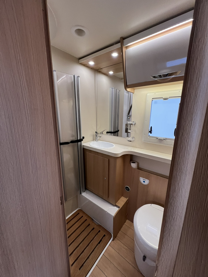 FORSTER T 699 EB Hubbett - Markise - Fahrradtr. - Polintegriran avtodom: slika 5 FORSTER T 699 EB Hubbett - Markise - Fahrradtr. - Polintegriran avtodom: slika 5