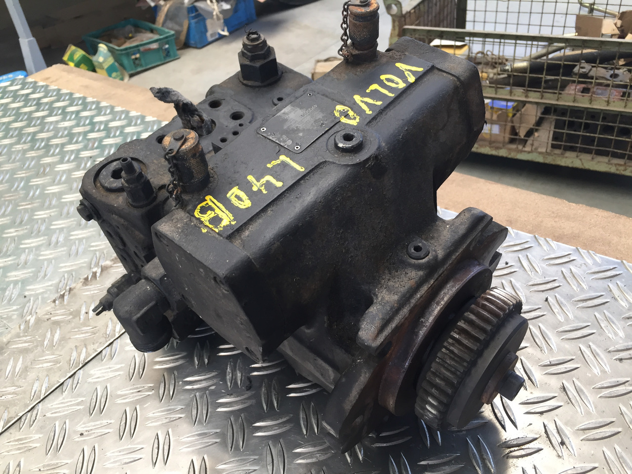 Gebrauchte Hydraulikpumpe VOLVO Radlader L40 B, Artikel - Nr. : 4905051 - Hidravlična črpalka za Tovornjak: slika 2 Gebrauchte Hydraulikpumpe VOLVO Radlader L40 B, Artikel - Nr. : 4905051 - Hidravlična črpalka za Tovornjak: slika 2