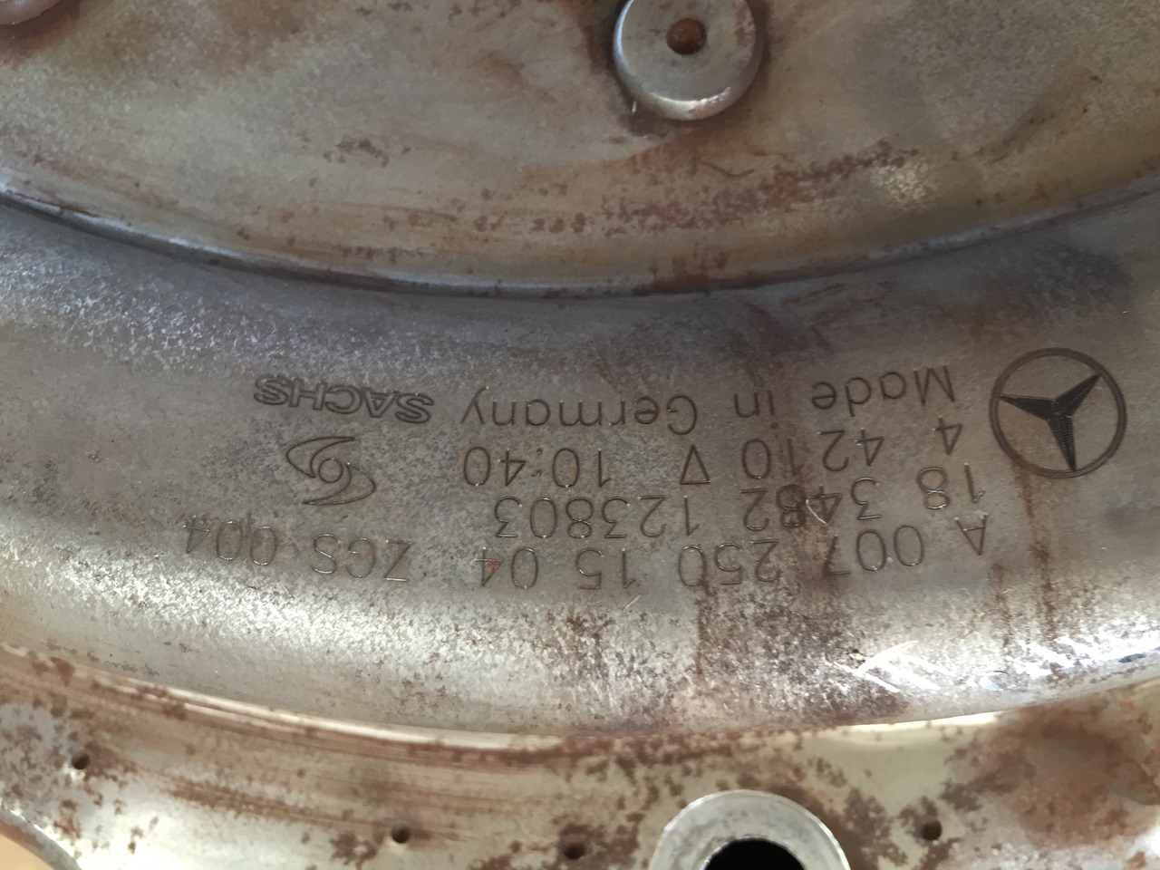 Gebrauchte Kupplungsdruckplatte MB Axor 1824, Motor Typ : OM 906 LA, Artikel - Nr. : A 007 250 15 04 - Košara sklopke za Tovornjak: slika 2 Gebrauchte Kupplungsdruckplatte MB Axor 1824, Motor Typ : OM 906 LA, Artikel - Nr. : A 007 250 15 04 - Košara sklopke za Tovornjak: slika 2