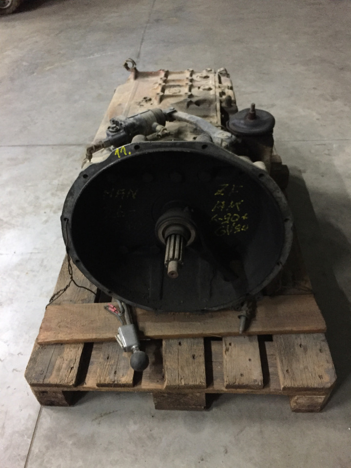 Gebrauchtes Getriebe MAN 26.240, Typ : ZF AK 6.90 / GV 90, Artikel - Nr. : 81.99999 - 9999 - Menjalnik za Tovornjak: slika 1 Gebrauchtes Getriebe MAN 26.240, Typ : ZF AK 6.90 / GV 90, Artikel - Nr. : 81.99999 - 9999 - Menjalnik za Tovornjak: slika 1