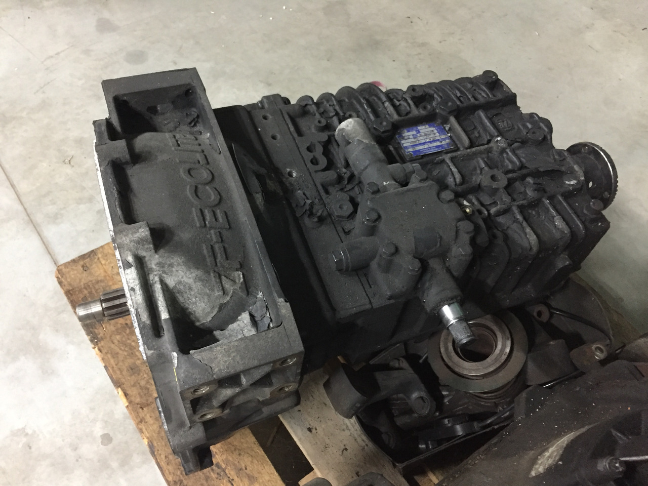 Gebrauchtes Getriebe MAN TGL 8.180, Typ : S6 - 850 TO LL, Artikel - Nr. : 81.32004 - 6139 - Menjalnik za Tovornjak: slika 4 Gebrauchtes Getriebe MAN TGL 8.180, Typ : S6 - 850 TO LL, Artikel - Nr. : 81.32004 - 6139 - Menjalnik za Tovornjak: slika 4