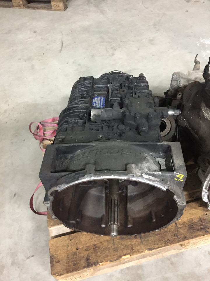 Gebrauchtes Getriebe MAN TGL 8.180, Typ : S6 - 850 TO LL, Artikel - Nr. : 81.32004 - 6139 - Menjalnik za Tovornjak: slika 5 Gebrauchtes Getriebe MAN TGL 8.180, Typ : S6 - 850 TO LL, Artikel - Nr. : 81.32004 - 6139 - Menjalnik za Tovornjak: slika 5