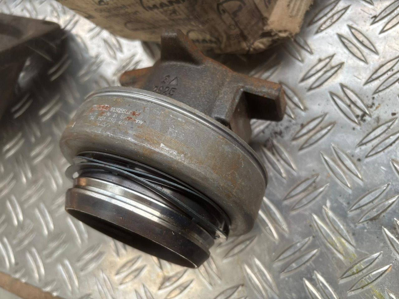 Neuwertiges MAN Ausrücklager, Kupplungssatz, Artikel - Nr. : 81.30550 - 0109 - Sklopka in deli za Tovornjak: slika 1 Neuwertiges MAN Ausrücklager, Kupplungssatz, Artikel - Nr. : 81.30550 - 0109 - Sklopka in deli za Tovornjak: slika 1