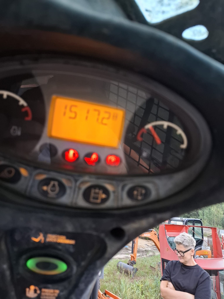 BOBCAT S450 - Mini nakladalec: slika 4 BOBCAT S450 - Mini nakladalec: slika 4