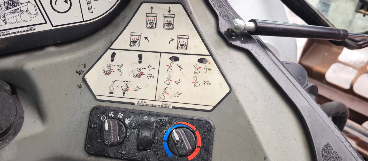 BOBCAT S570 - Mini nakladalec: slika 5 BOBCAT S570 - Mini nakladalec: slika 5