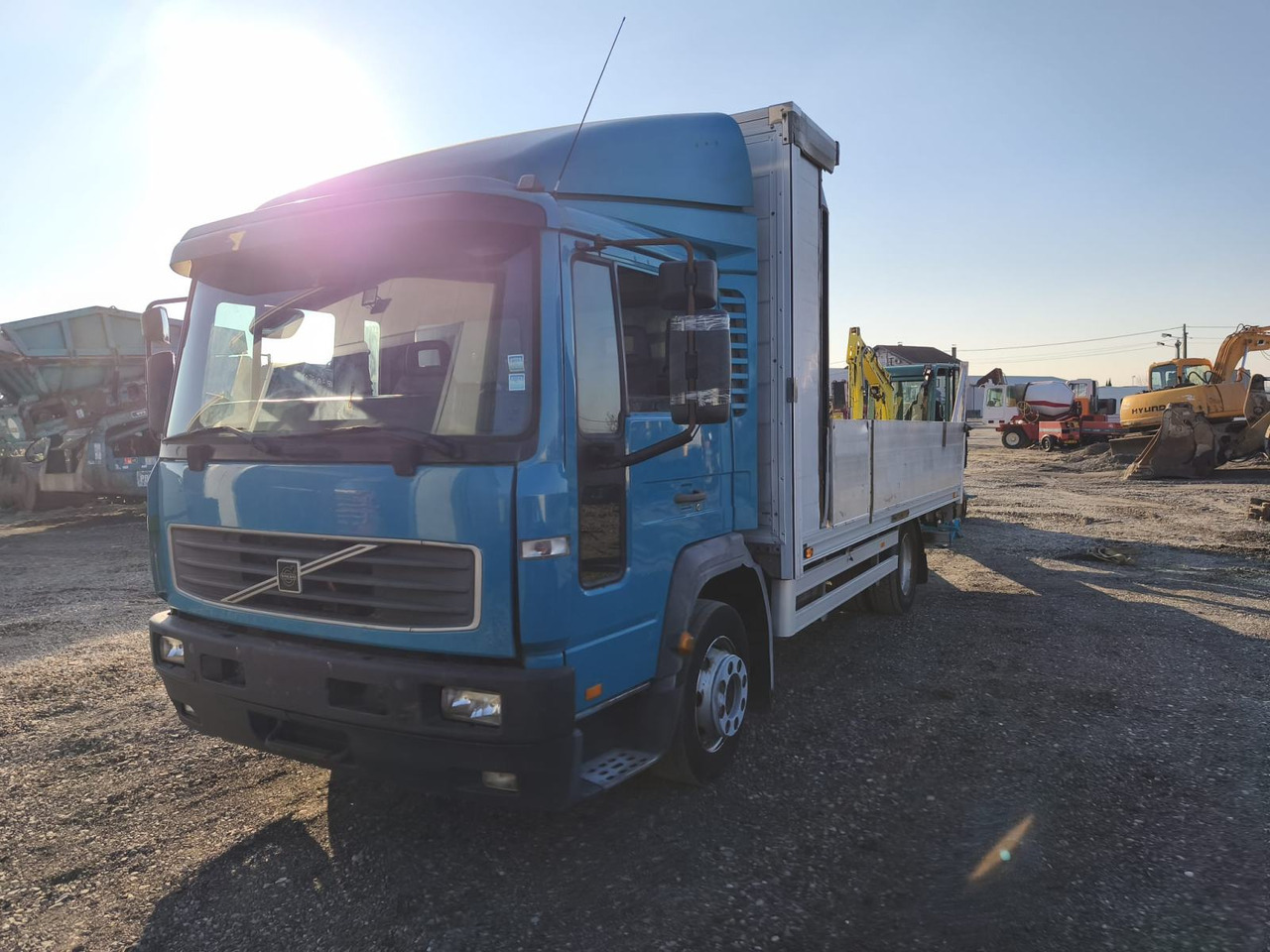 VOLVO FL 12 250, 2004 god. - Tovornjak s kesonom: slika 3 VOLVO FL 12 250, 2004 god. - Tovornjak s kesonom: slika 3